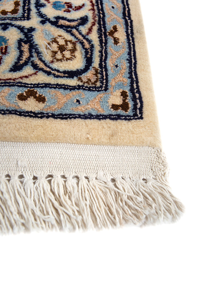 aalam ivory wool hand knotted Rug - Corner