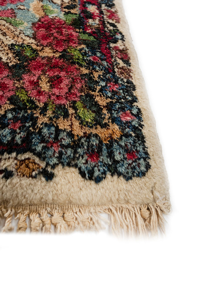aalam gold wool hand knotted Rug - Corner