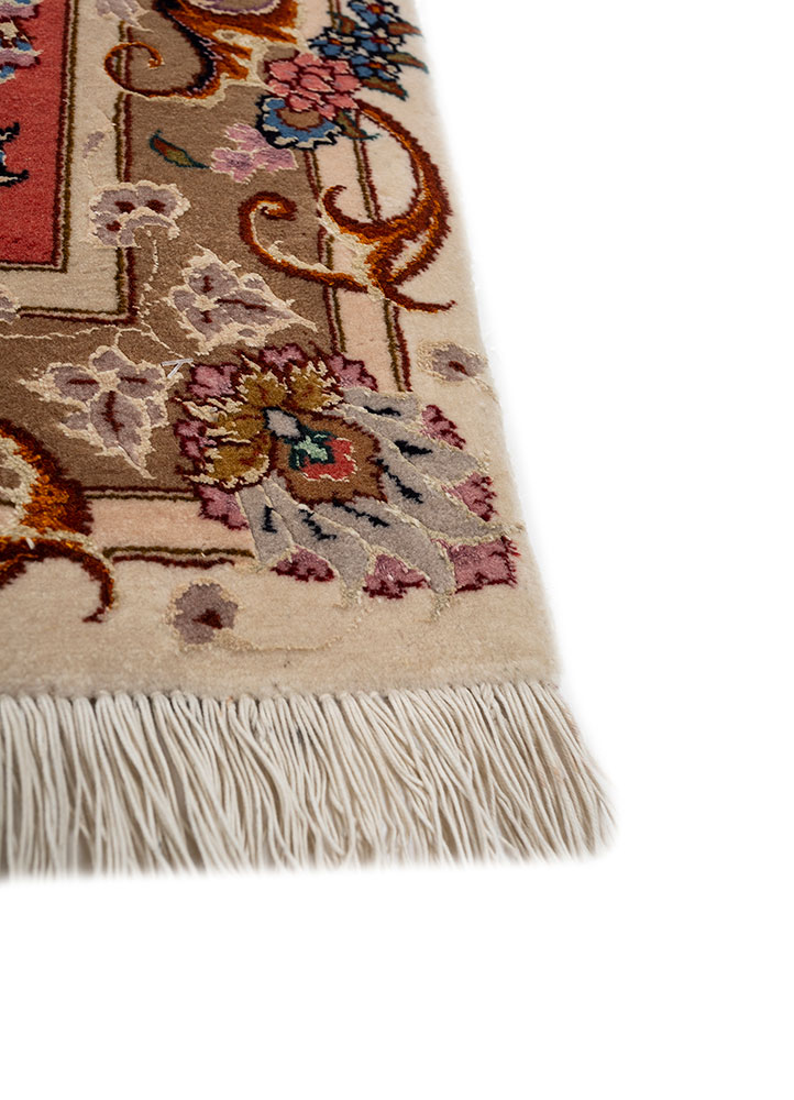 aalam ivory wool hand knotted Rug - Corner