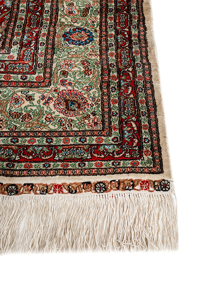 gulmarg green silk hand knotted Rug - Corner