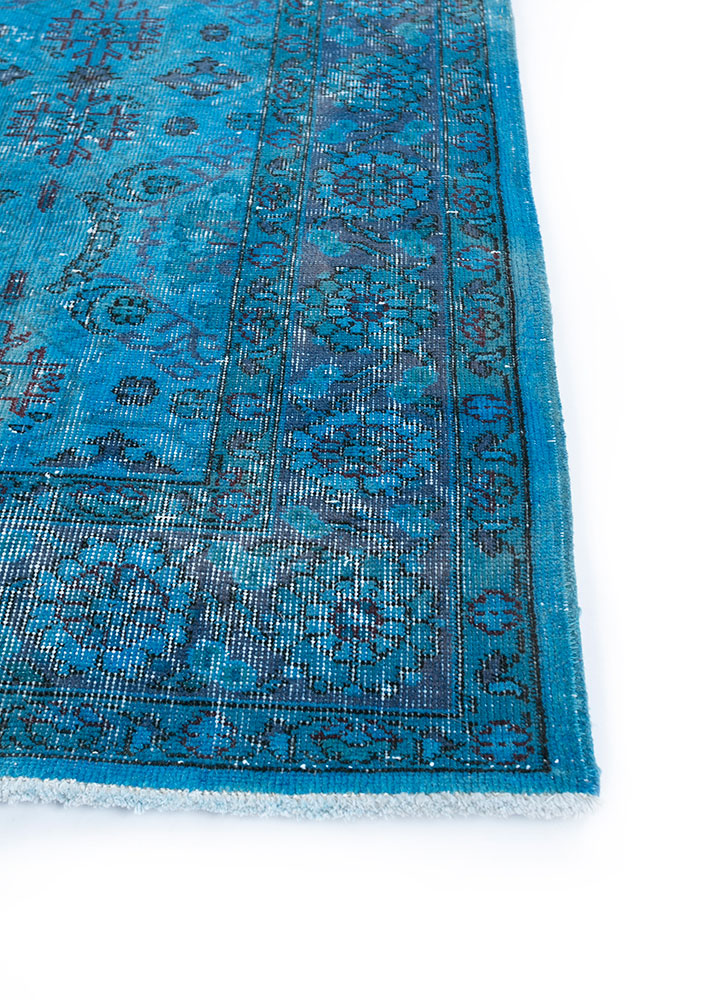 lacuna blue wool hand knotted Rug - Corner