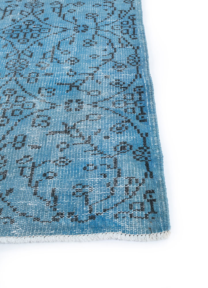 lacuna blue wool hand knotted Rug - Corner
