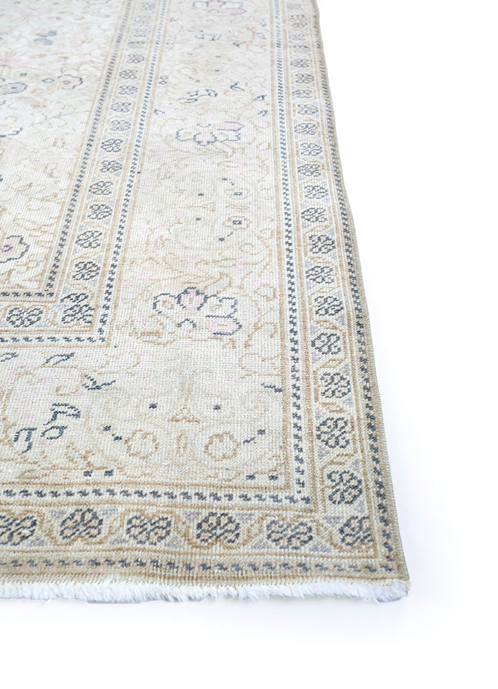 vintage beige and brown wool hand knotted Rug - Corner