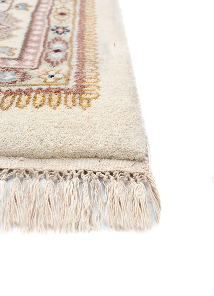 aalam ivory wool hand knotted Rug - Corner
