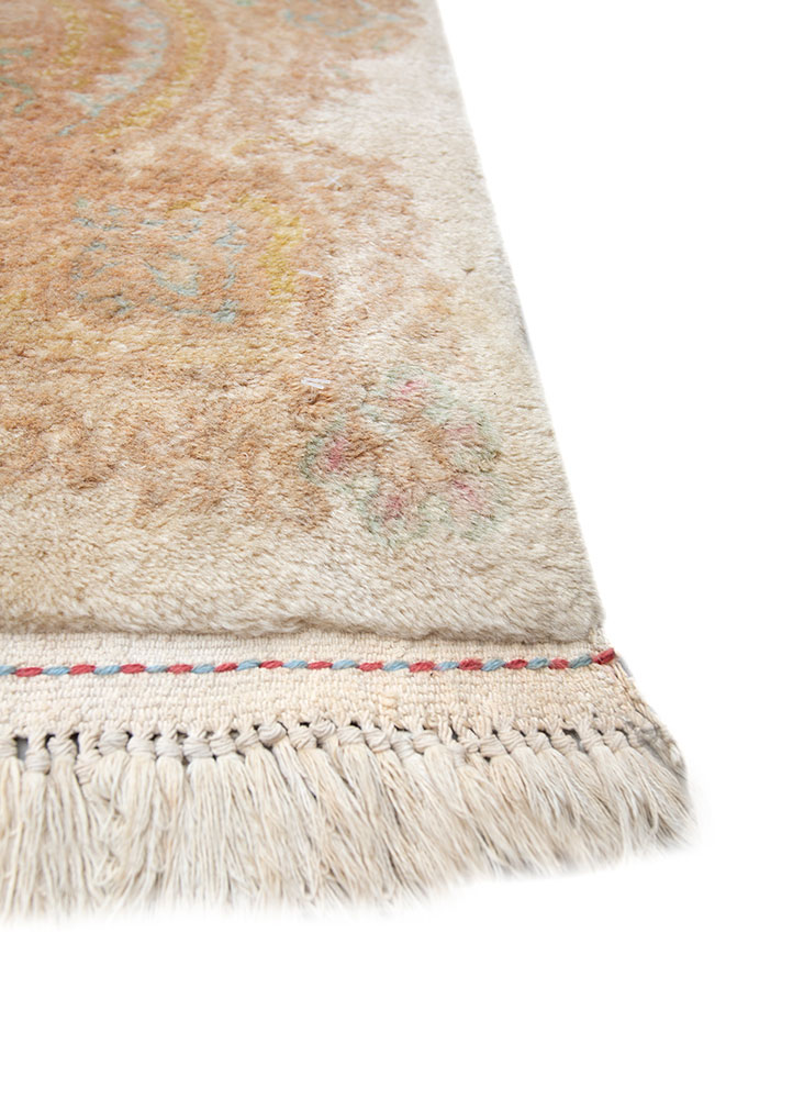 aalam gold wool hand knotted Rug - Corner