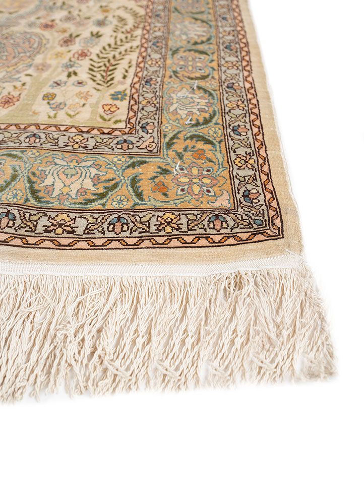 gulmarg green silk hand knotted Rug - Corner