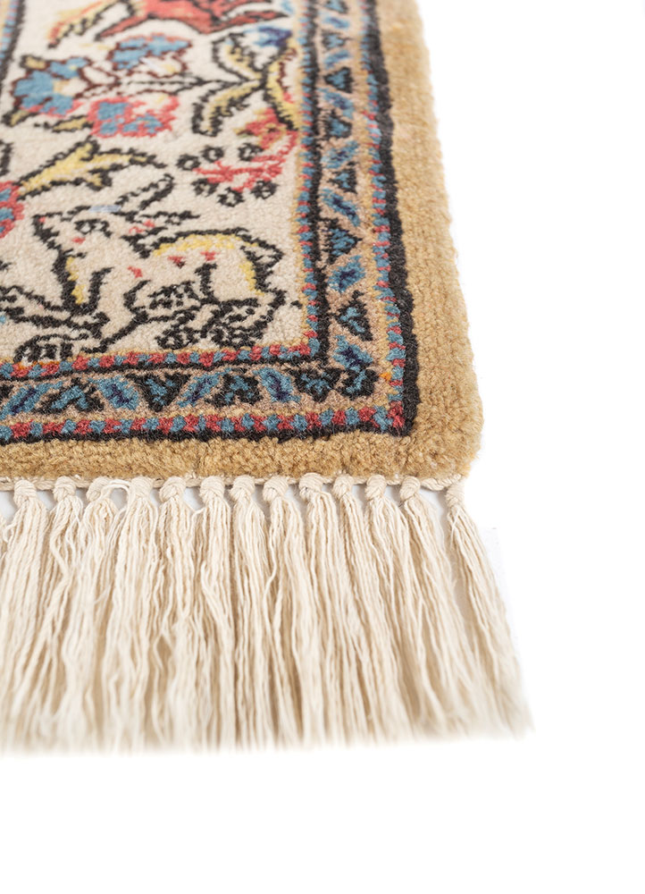 aalam ivory wool hand knotted Rug - Corner
