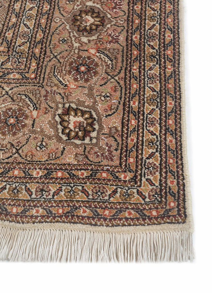 aalam green wool hand knotted Rug - Corner