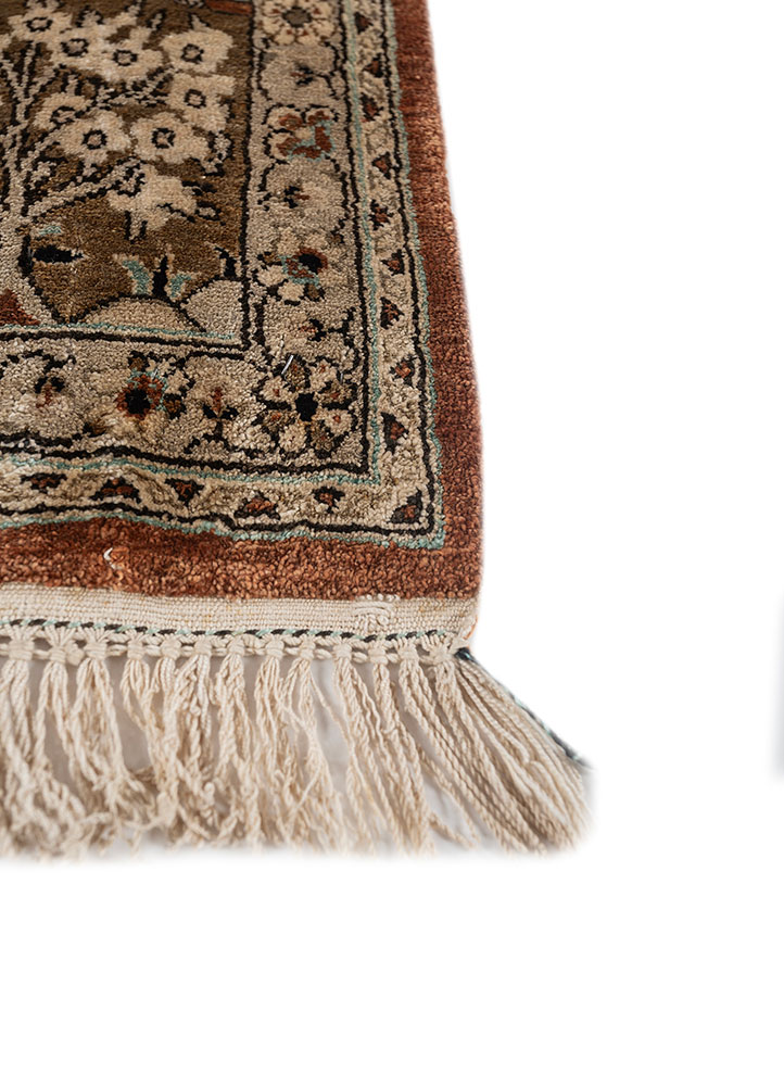 gulmarg green silk hand knotted Rug - Corner