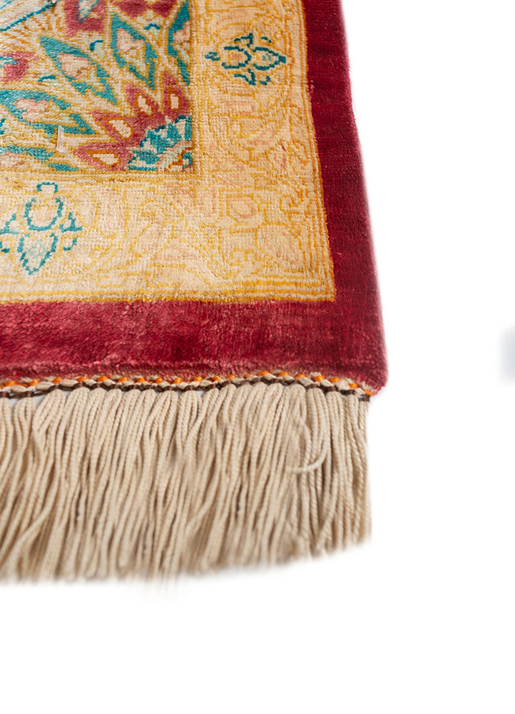 gulmarg gold silk hand knotted Rug - Corner