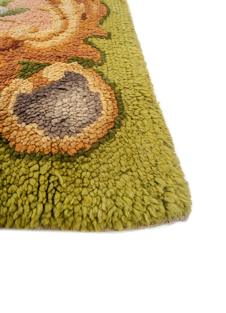 aalam green wool hand knotted Rug - Corner