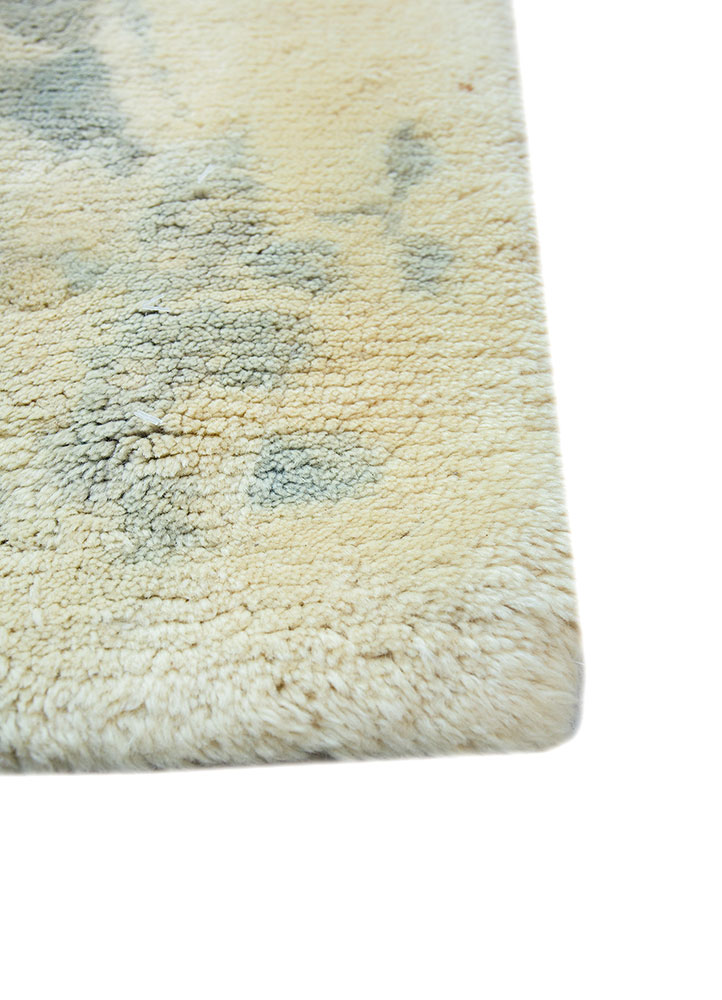 aalam gold wool hand knotted Rug - Corner