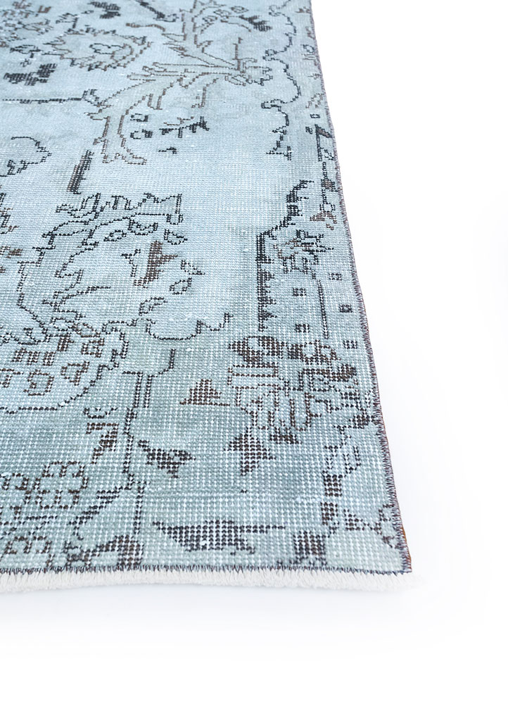 vintage blue wool hand knotted Rug - Corner