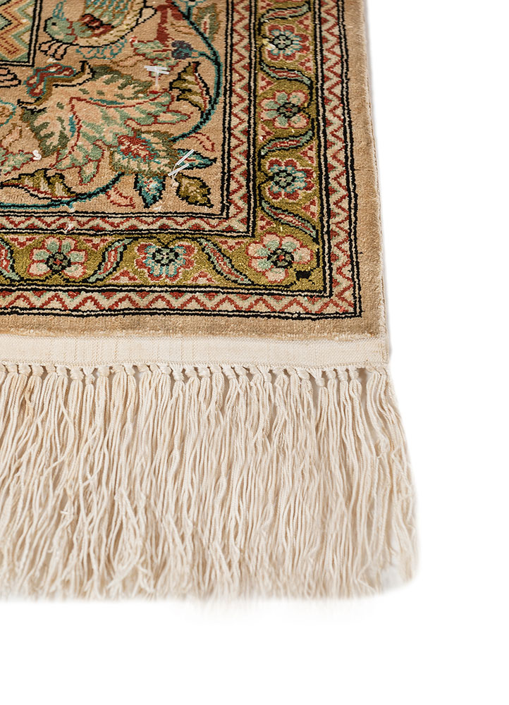 gulmarg green silk hand knotted Rug - Corner