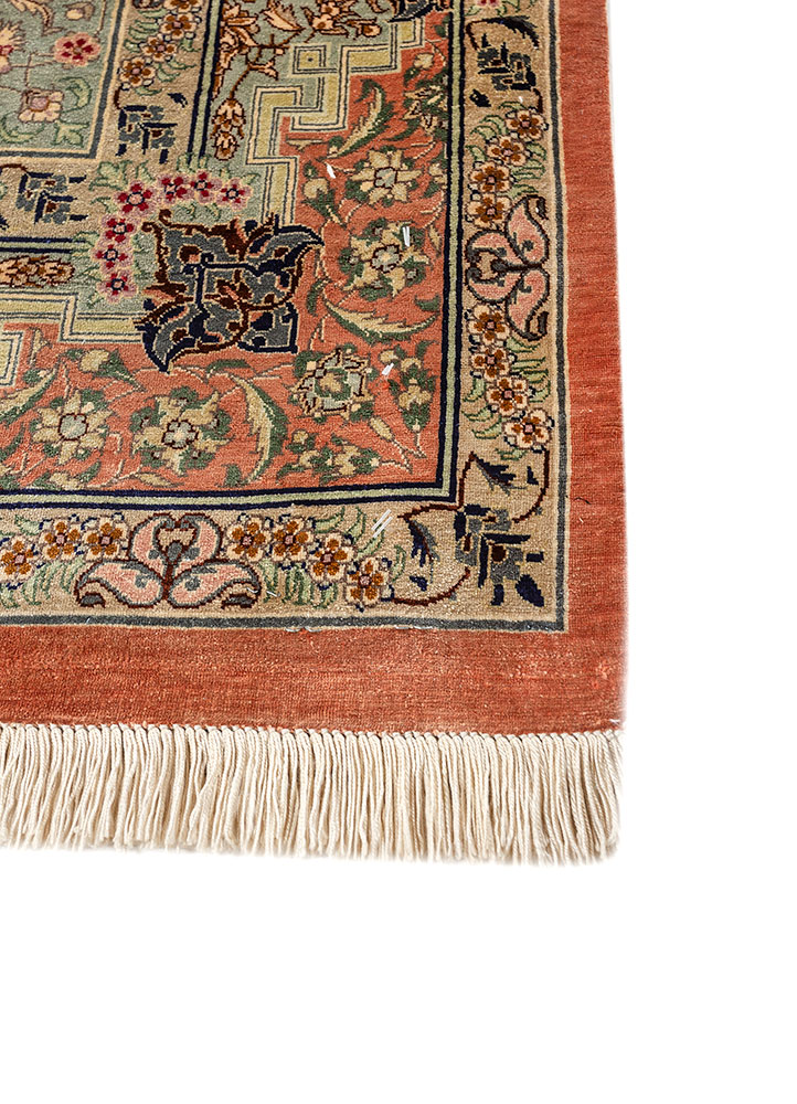 gulmarg green silk hand knotted Rug - Corner