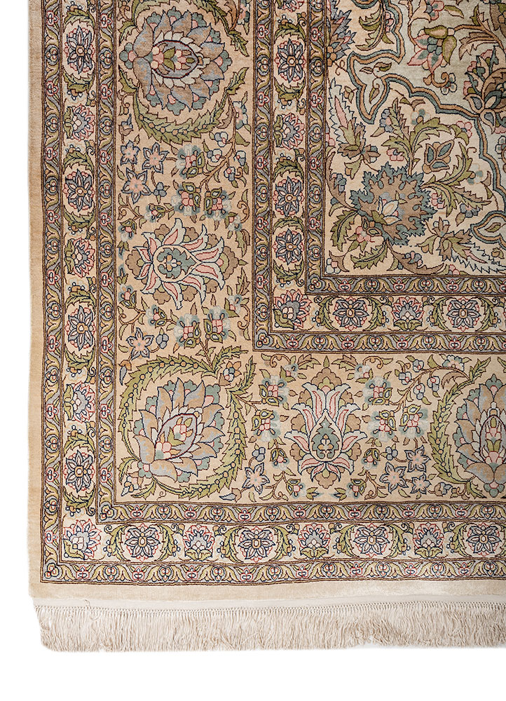 gulmarg green silk hand knotted Rug - Corner