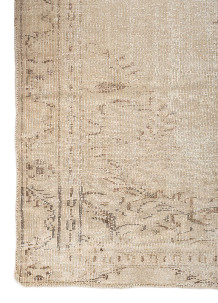 vintage green wool hand knotted Rug - Corner