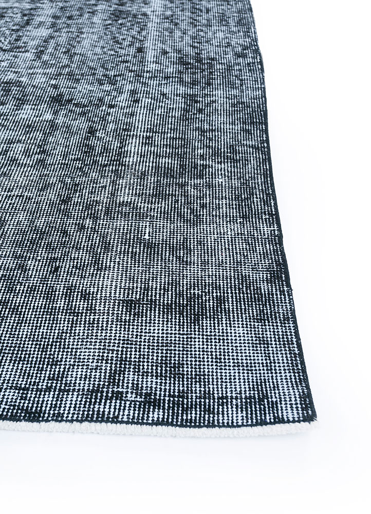 lacuna grey and black wool hand knotted Rug - Corner