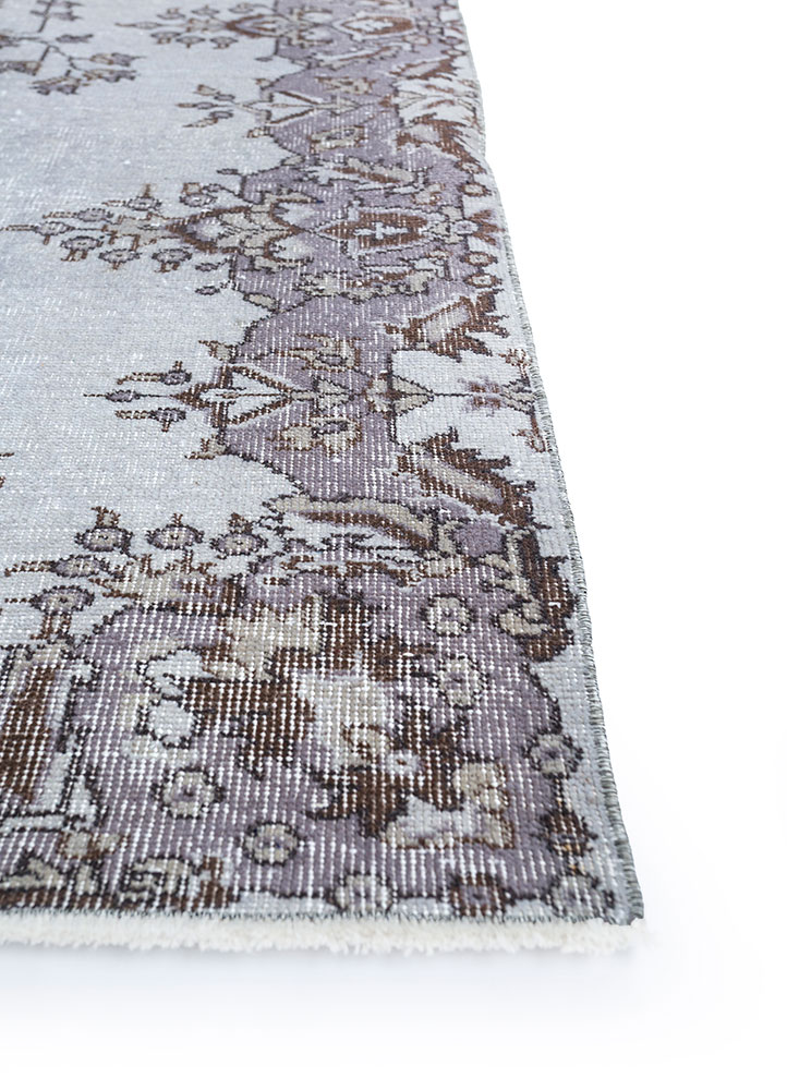 vintage pink and purple wool hand knotted Rug - Corner