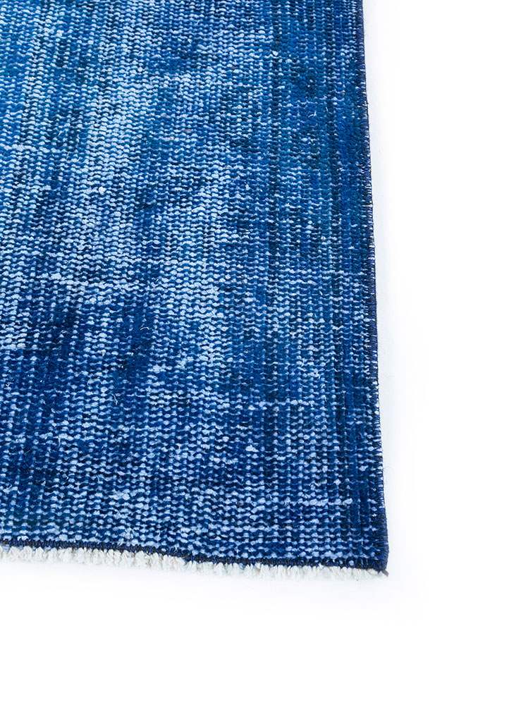 lacuna blue wool hand knotted Rug - Corner