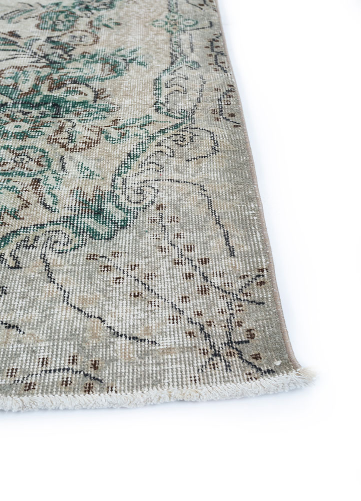 vintage beige and brown wool hand knotted Rug - Corner