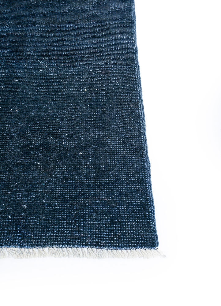 lacuna blue wool hand knotted Rug - Corner