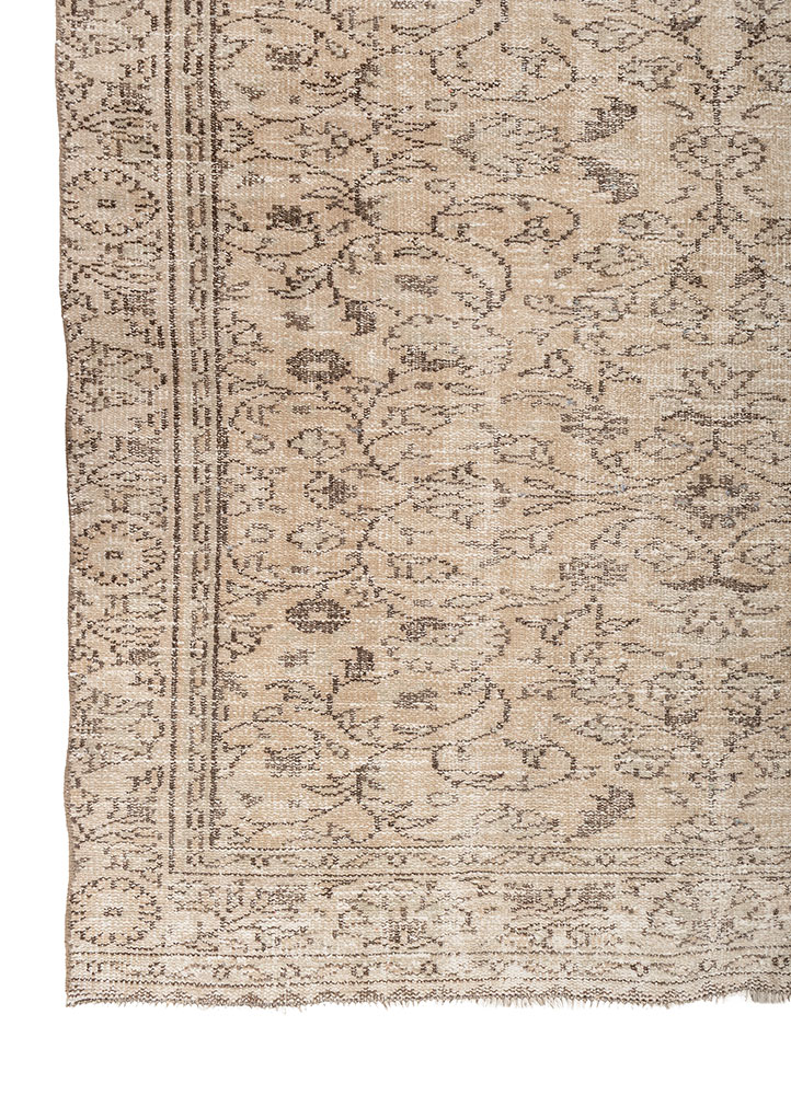 vintage green wool hand knotted Rug - Corner