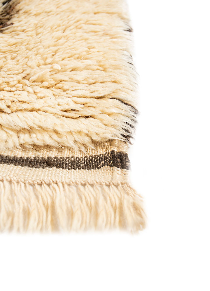 zuri ivory wool hand knotted Rug - Corner