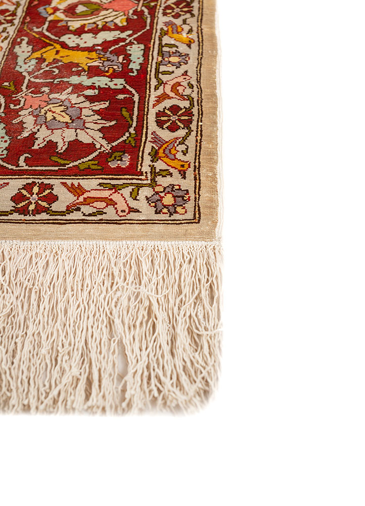 gulmarg ivory silk hand knotted Rug - Corner