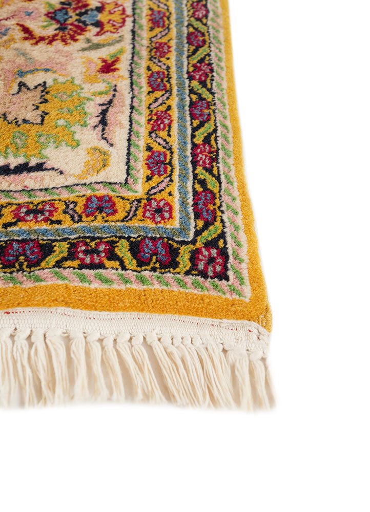 aalam ivory wool hand knotted Rug - Corner