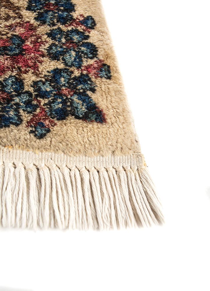 aalam ivory wool hand knotted Rug - Corner
