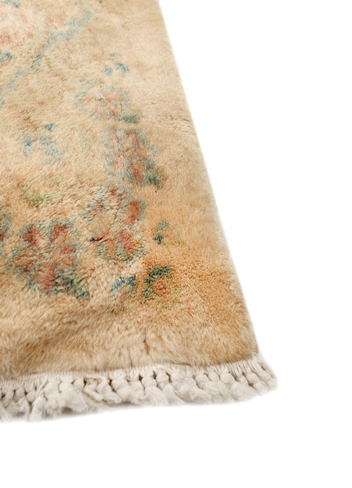 aalam ivory wool hand knotted Rug - Corner