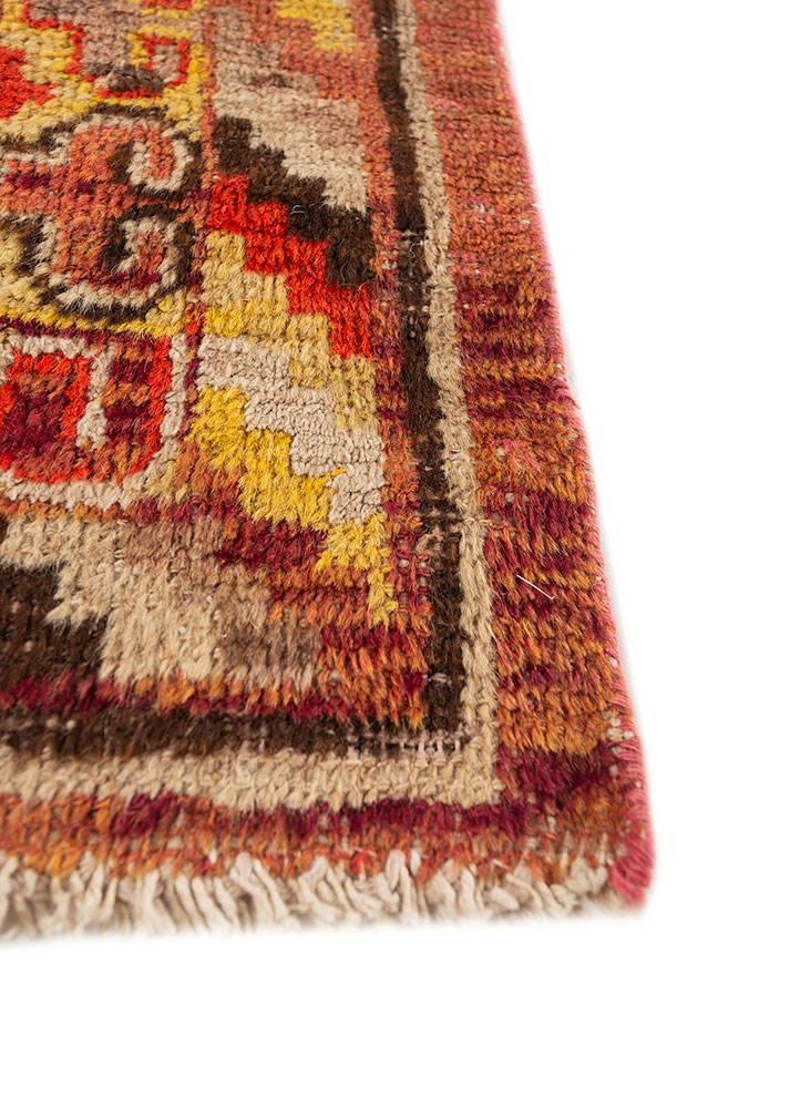 aalam red and orange wool hand knotted Rug - Corner