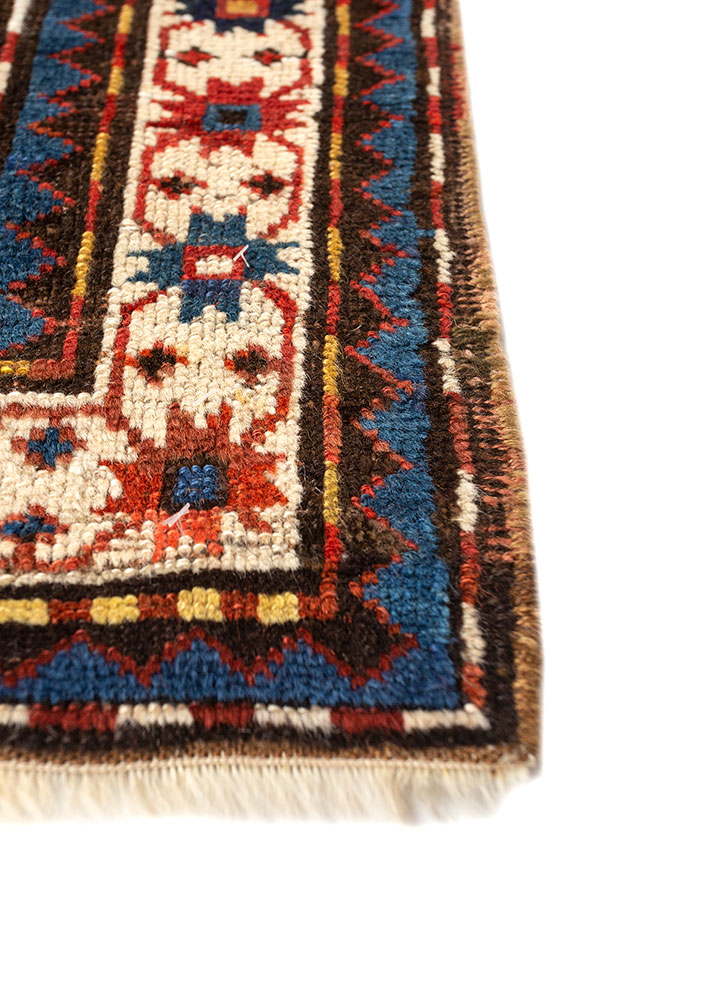 aalam ivory wool hand knotted Rug - Corner