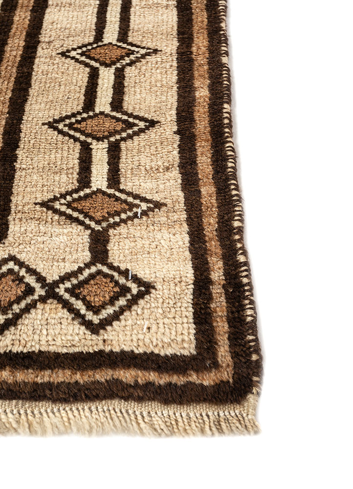 nuray ivory wool hand knotted Rug - Corner