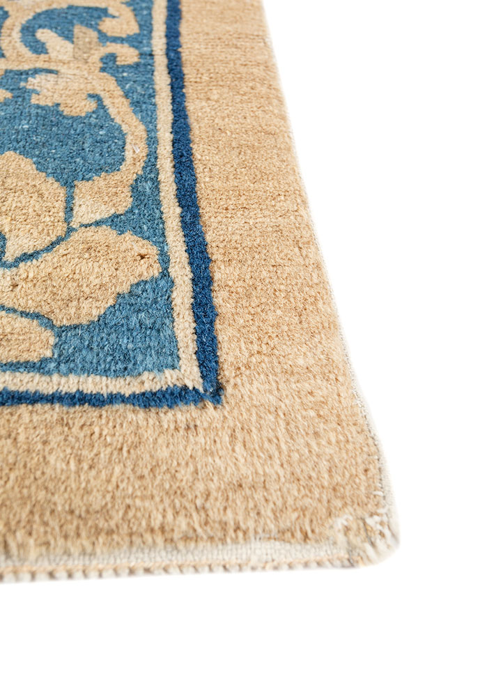 pechino gold wool hand knotted Rug - Corner