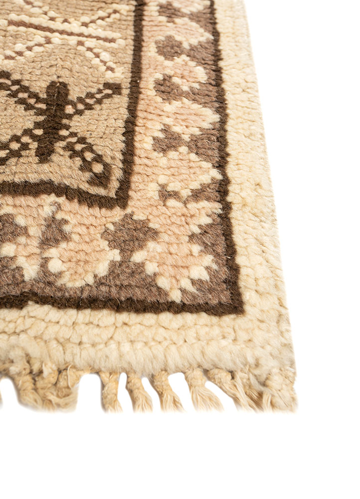 kiaan ivory wool hand knotted Rug - Corner