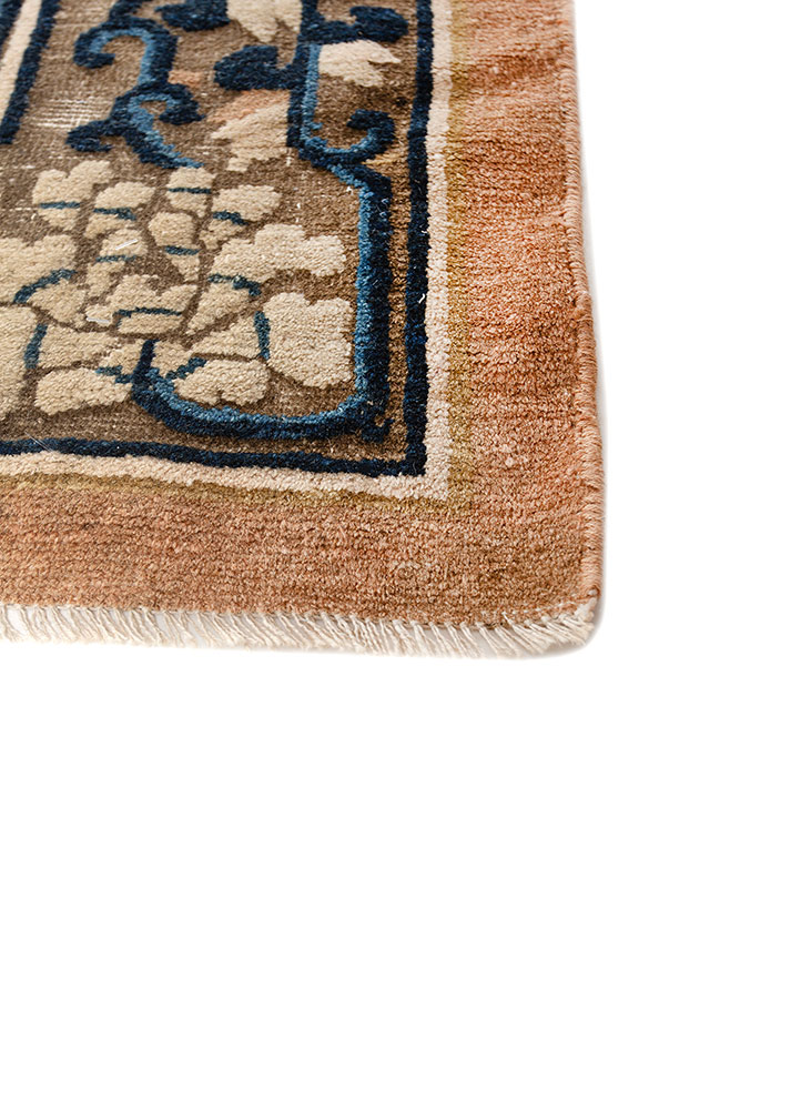 aalam gold wool hand knotted Rug - Corner