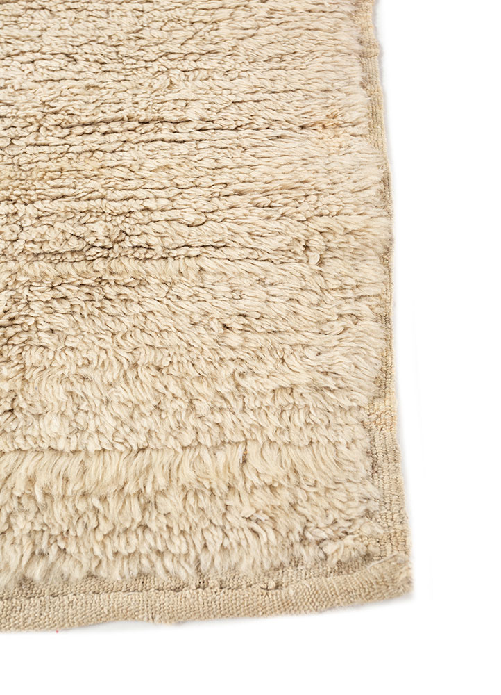 zuri ivory wool hand knotted Rug - Corner