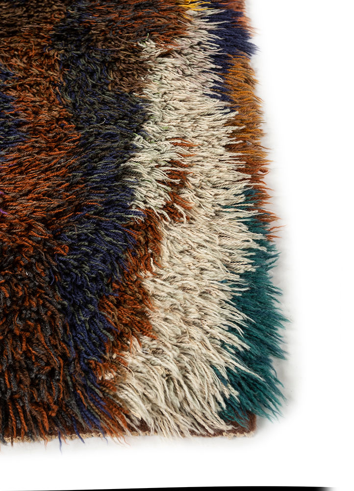 zuri gold wool hand knotted Rug - Corner