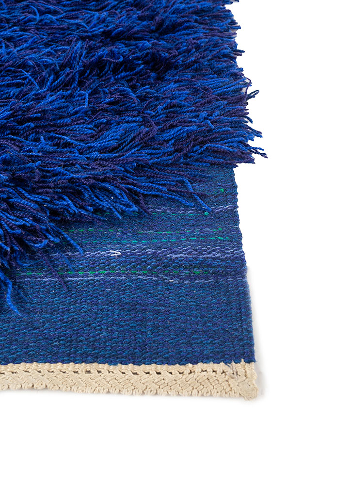 zuri blue wool hand knotted Rug - Corner