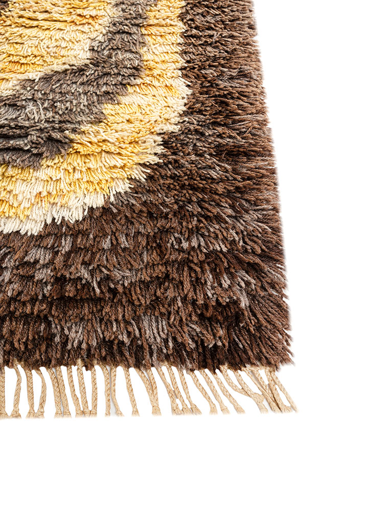 zuri gold wool hand knotted Rug - Corner