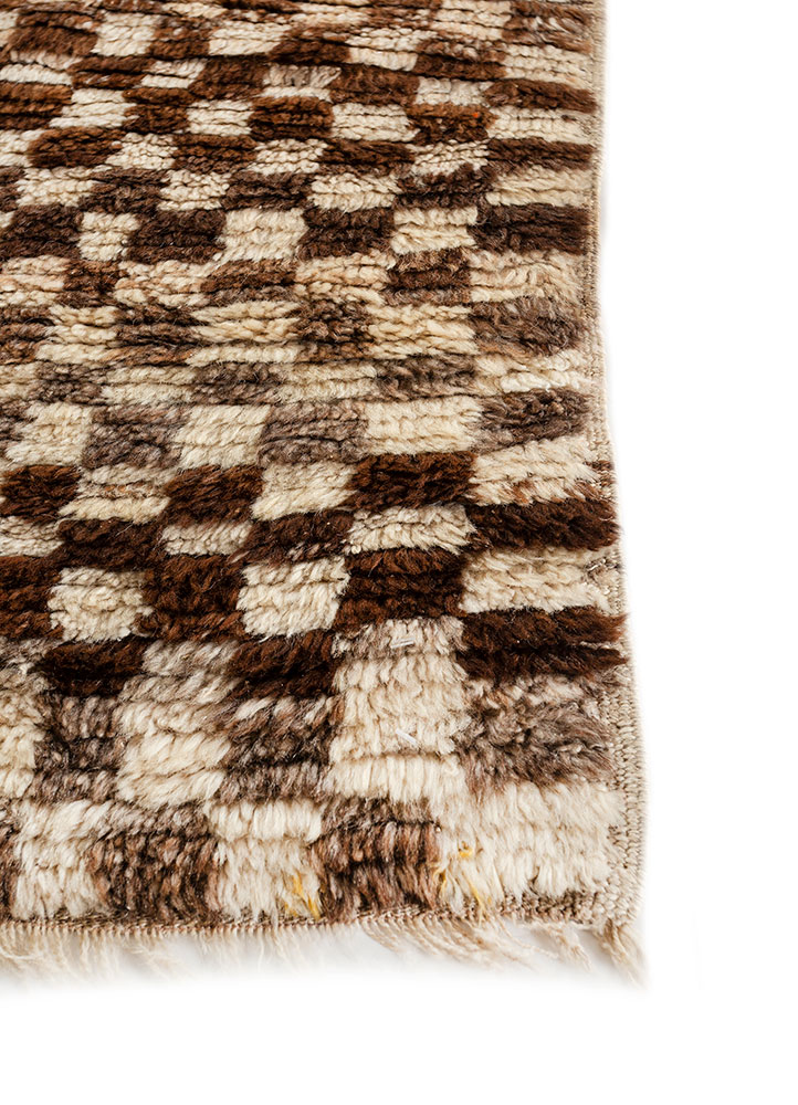 zuri ivory wool hand knotted Rug - Corner