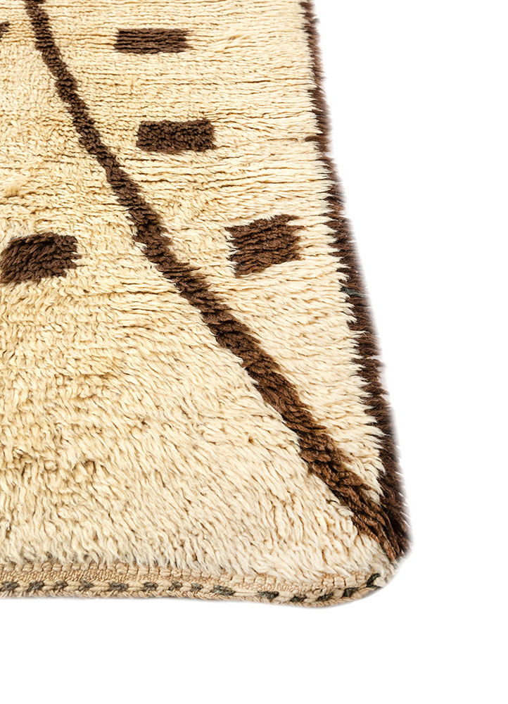 zuri ivory wool hand knotted Rug - Corner