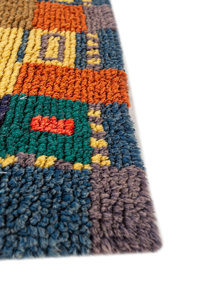 zuri gold wool hand knotted Rug - Corner