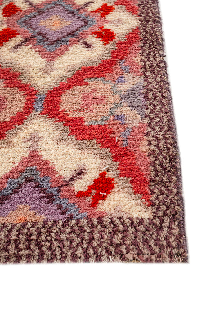 zuri ivory wool hand knotted Rug - Corner