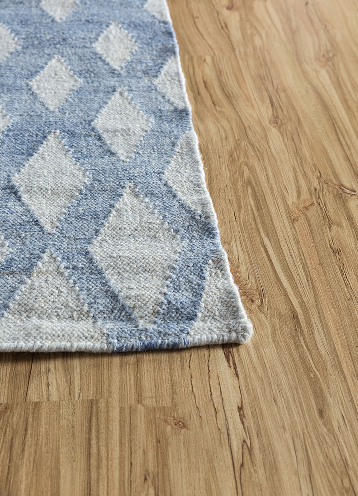 indusbar ivory polyester flat weaves Rug - Corner