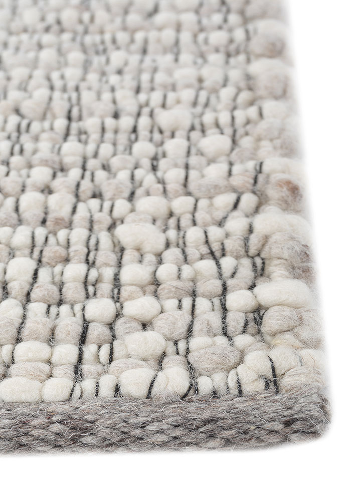 saga ivory wool hand loom Rug - Corner