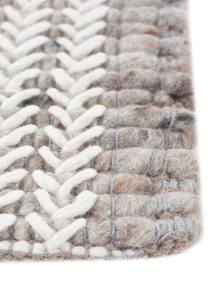 saga ivory wool hand loom Rug - Corner