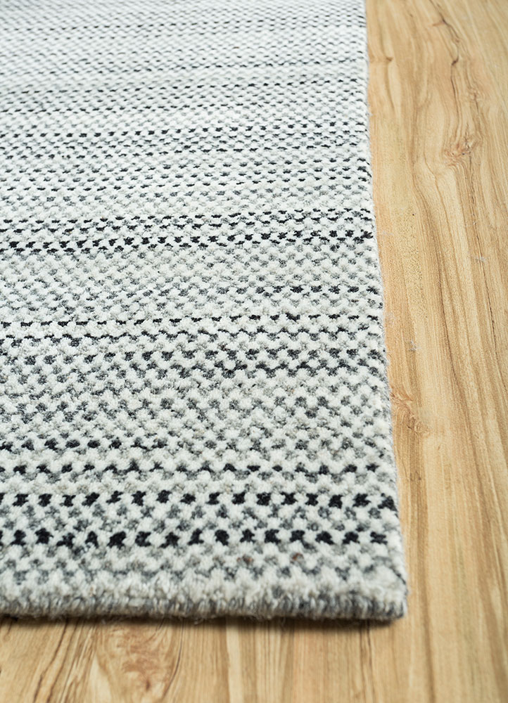 tesoro grey and black wool hand loom Rug - Corner